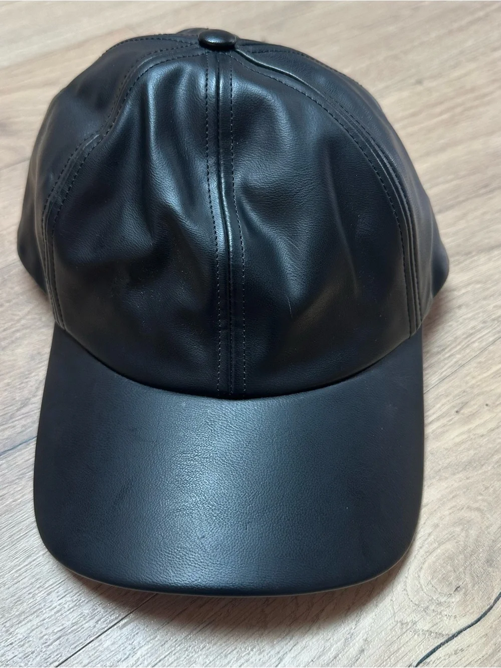 ARITZIA COMMUNITY - BLACK HAT - PERFECT CONDITION
